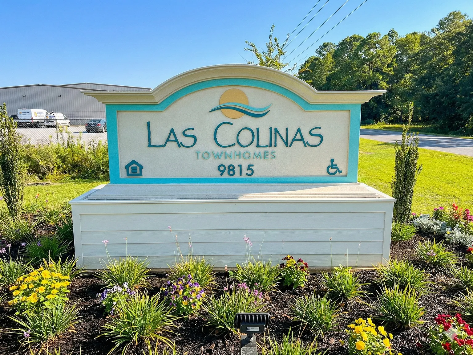 Las Colinas — Photo 1