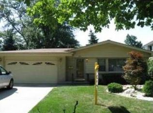 2001 Habbeton Ave, Park Ridge, IL 60068