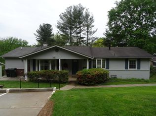 5010 Wakefield Chapel Rd, Annandale, VA 22003