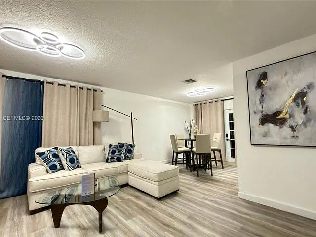1001 SW 98th Ave — Photo 8