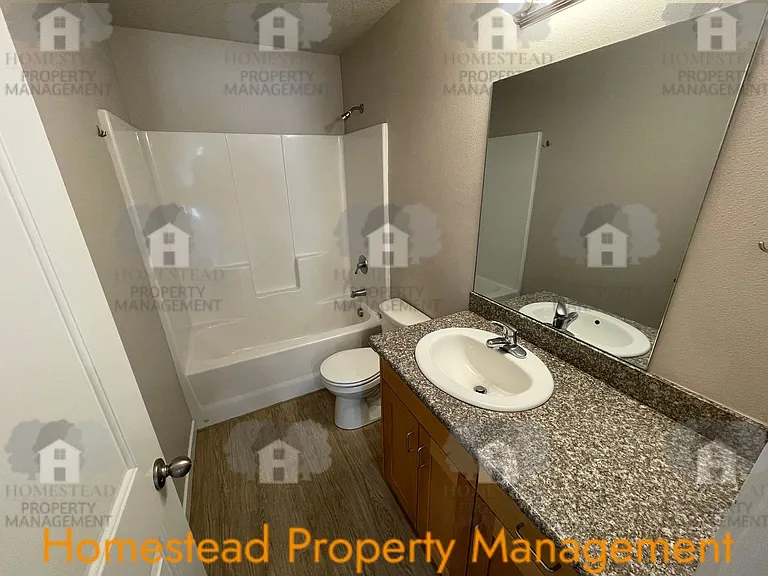 351 N Broad St #1-4 — Photo 10