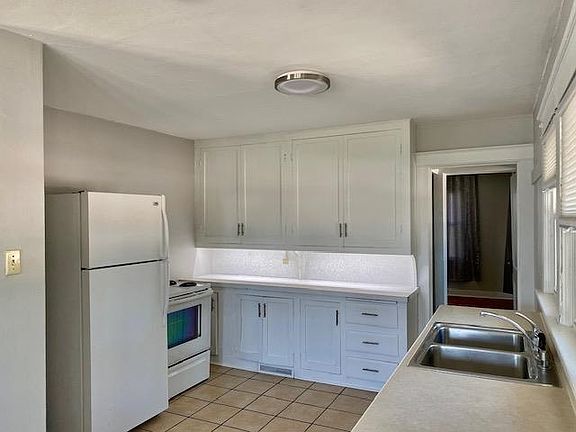 5th image of 3710 A Ave