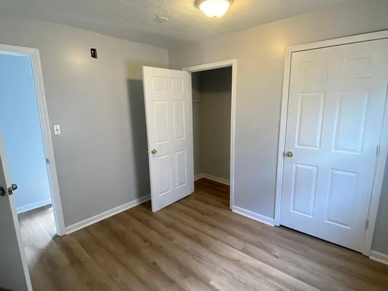 860 Charles Ave — Photo 3