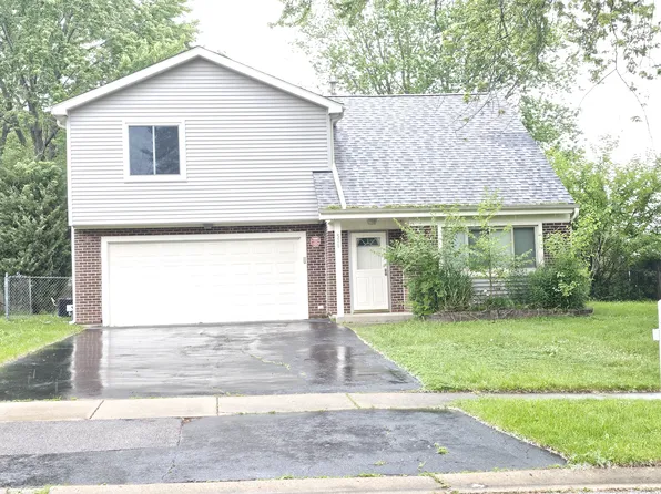 571 White Birch Rd, Lindenhurst, IL 60046