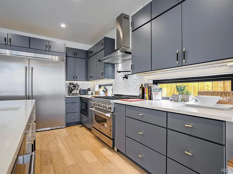2526 S Lincoln St — Photo 13