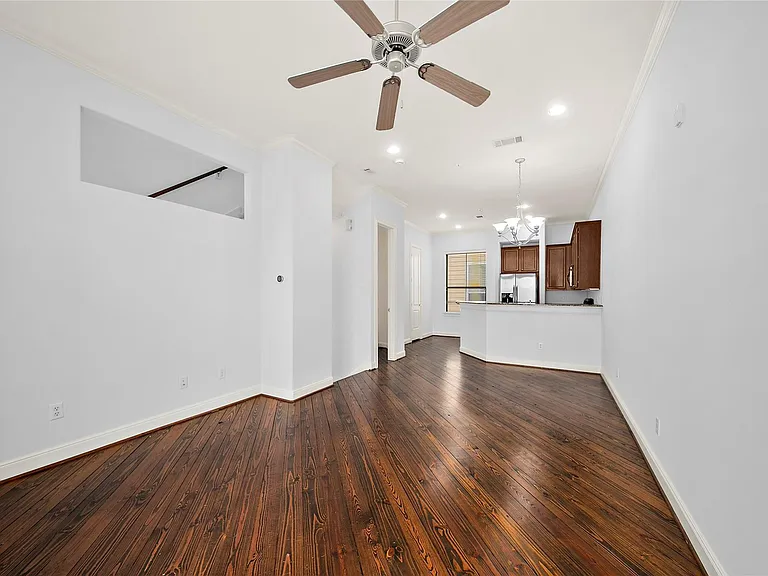 202 McGowen St #F — Photo 6