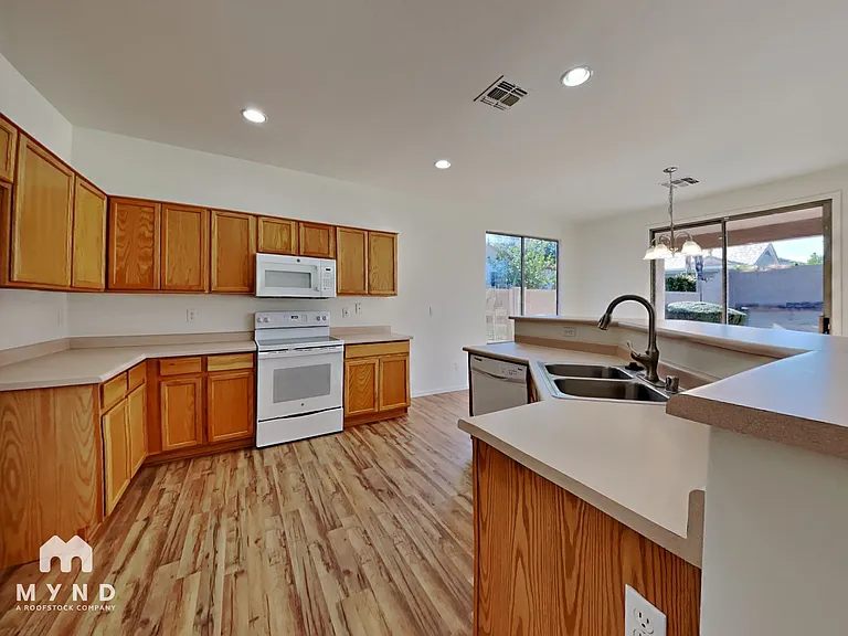 13133 W Citrus Way — Photo 4