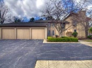 2834 Woodmere Ct, Northbrook, IL 60062