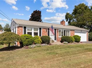 5 Cedarwood Dr, Riverside, RI 02915