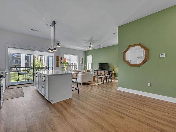 3rd image of 542 Southgate Ave #303