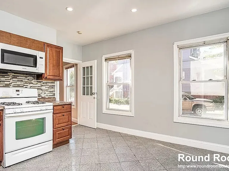 28 Moreland St #28 — Photo 2