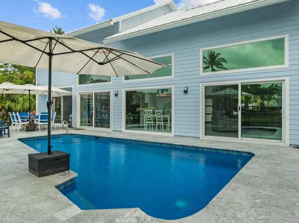 9029 SE Breeze Way, Hobe Sound, FL 33455