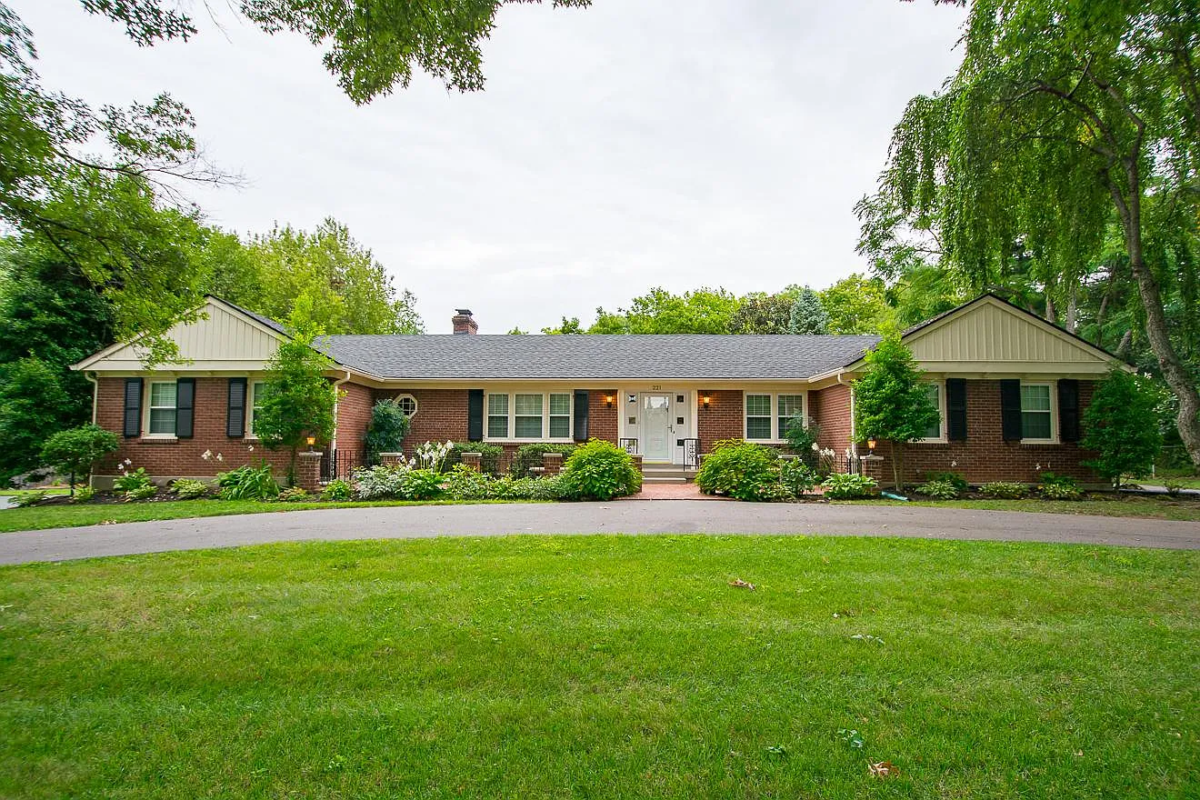 221 Blankenbaker Ln — Photo 1