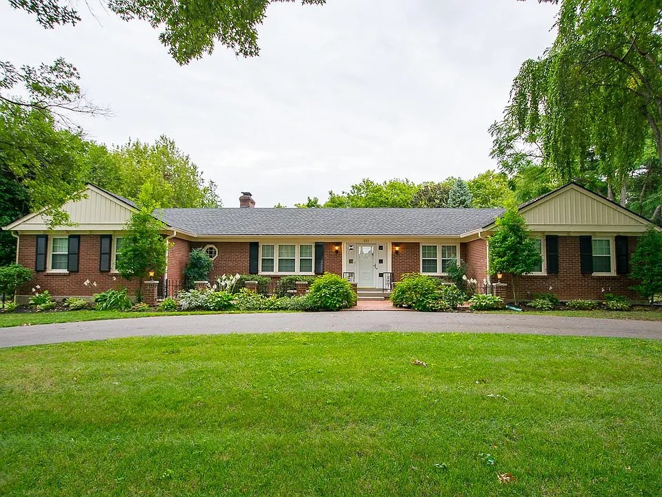 221 Blankenbaker Ln
