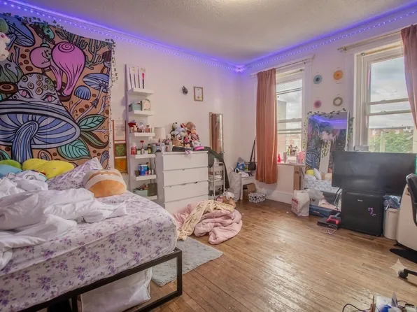22 Glenville Ave APT 3, Allston, MA 02134