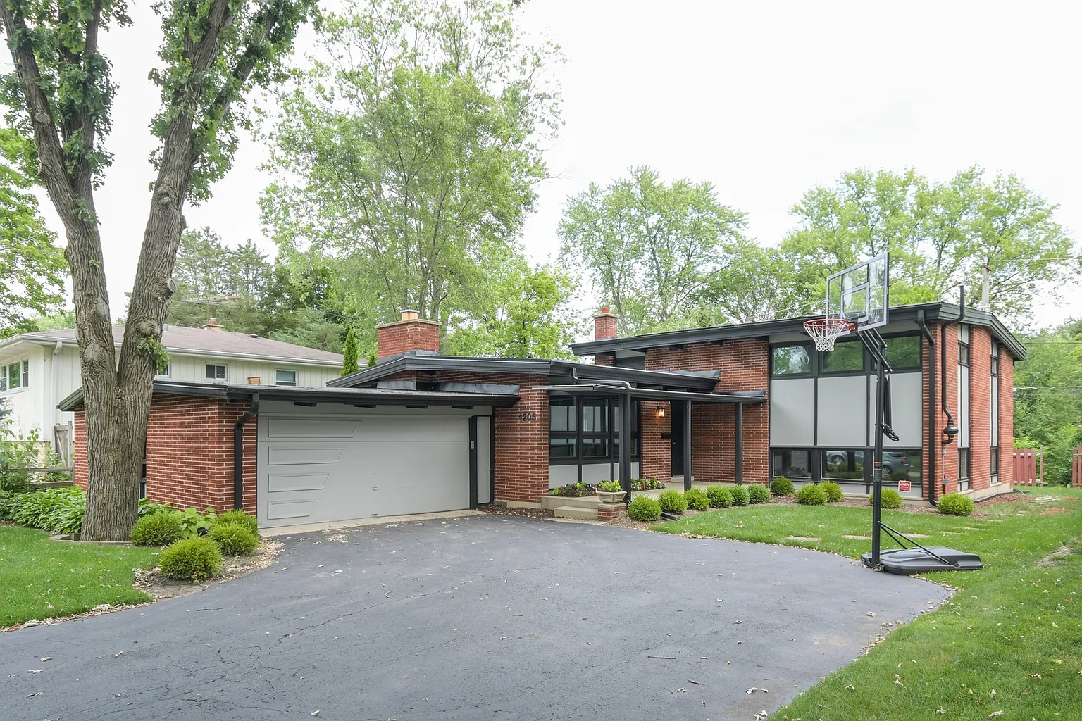 1205 Knollwood Rd photo 1