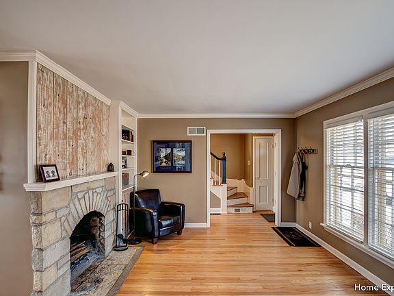 3rd image of 354 N Batavia Ave