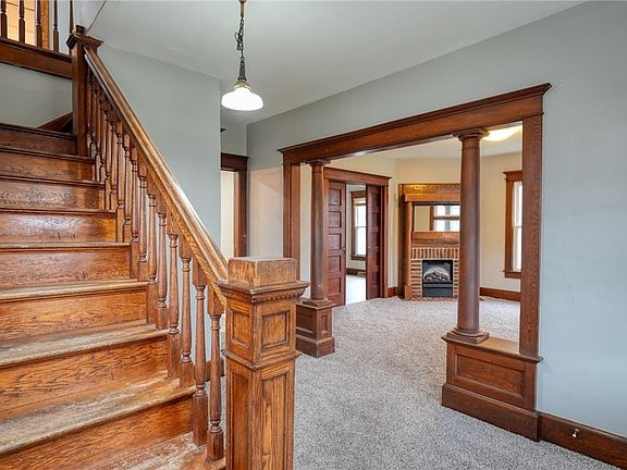 3rd image of 718 Clark St