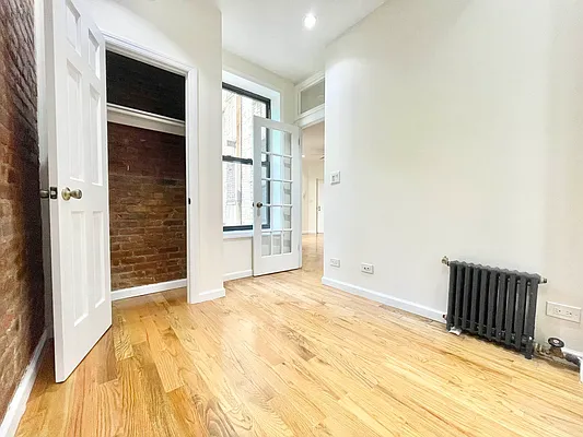 Rented by HOLTON REAL ESTATE INC. | media 9