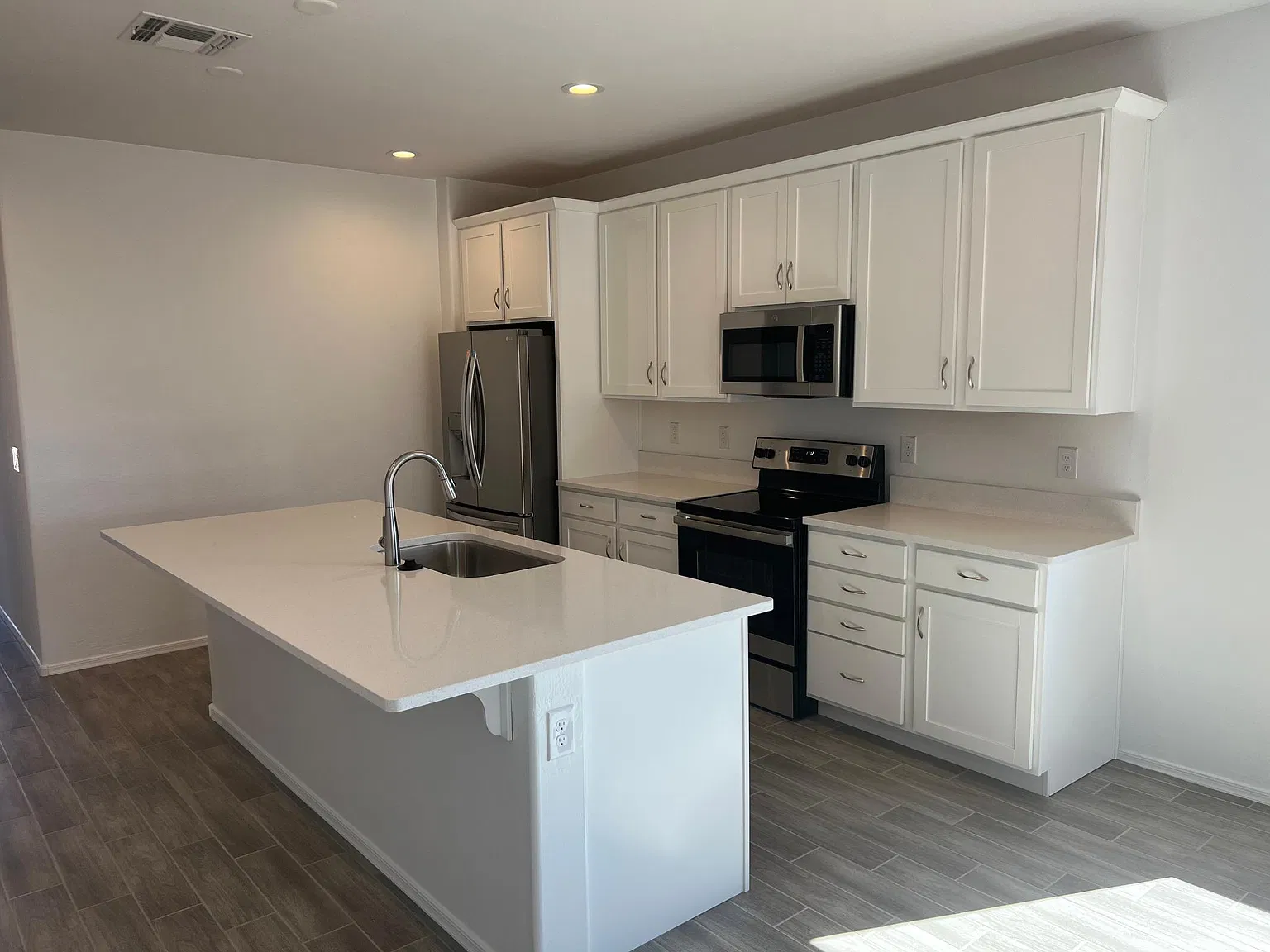 383 E Caribbean Dr — Photo 2