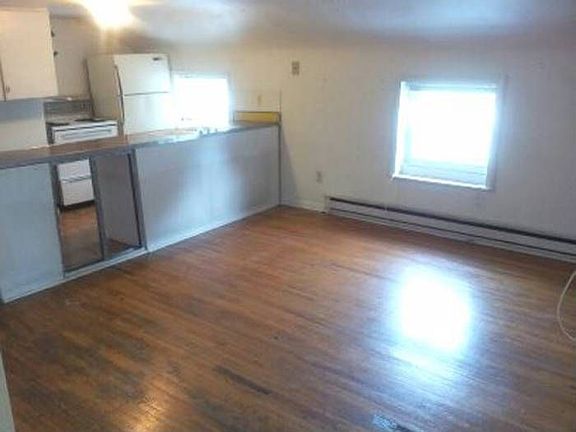 Living & Kit Area