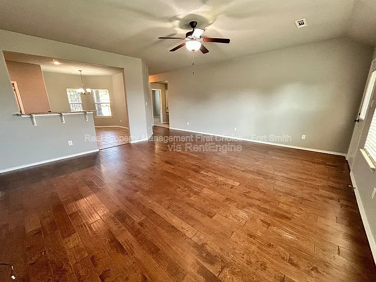 423 Ridge Point Dr — Photo 9