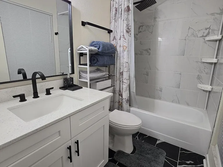 7411 Colony Cove Ln — Photo 16