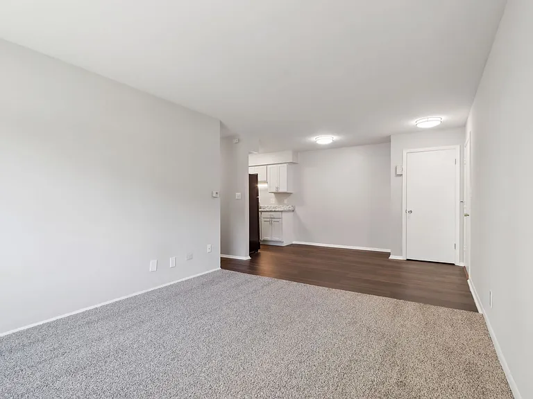 Mayfair Apartments — Photo 13