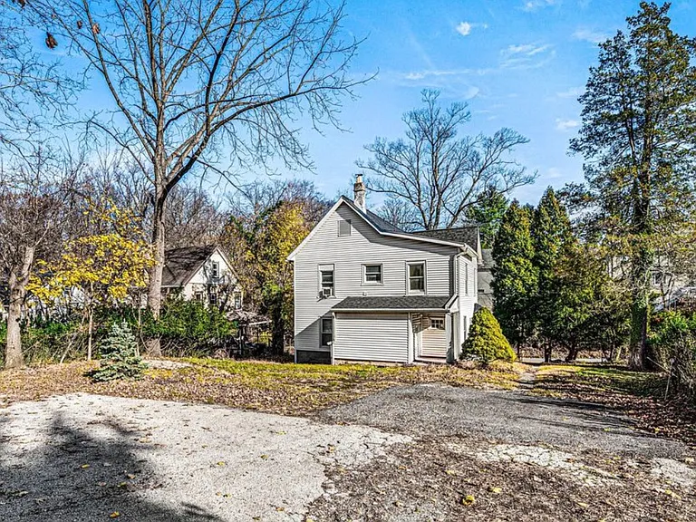 106 N Valley Rd #A — Photo 3