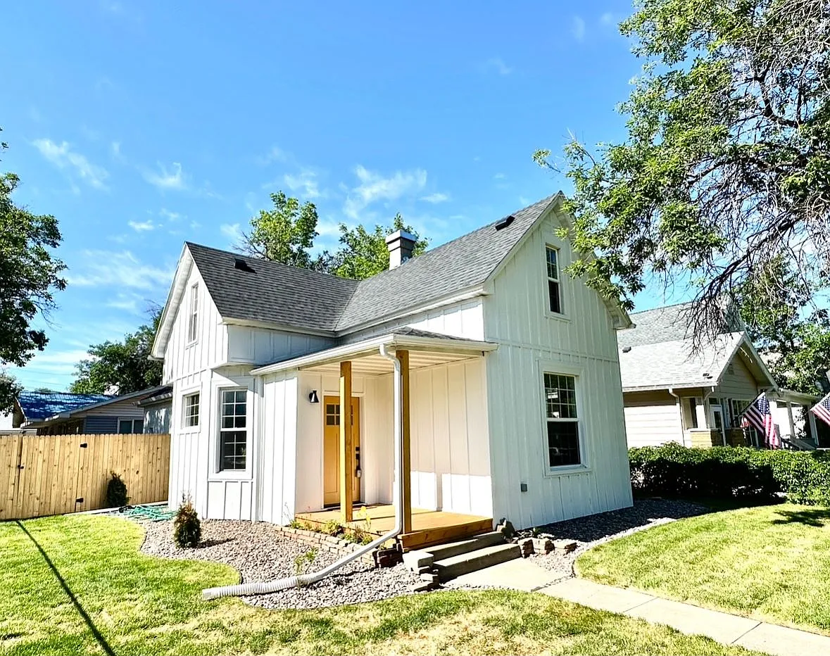 4 bed, 2.0 bath, 2008 sqft, $3,000 — Photo 1
