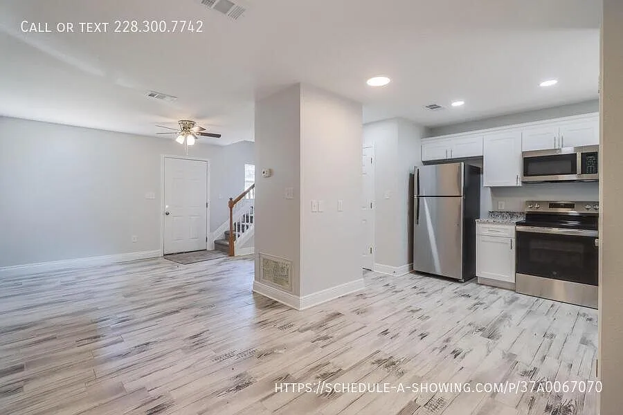 2 bed, 2.5 bath, 1000 sqft, $1,250 — Photo 4