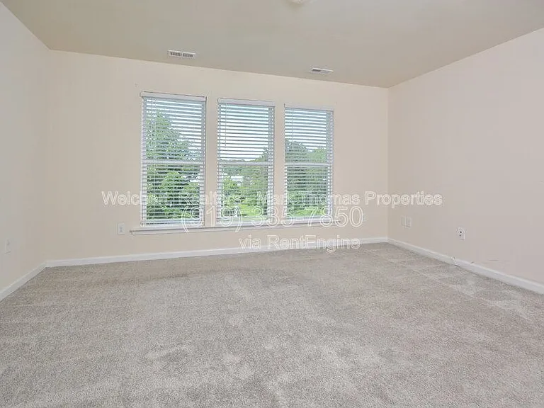 409 Vassar Dr — Photo 19