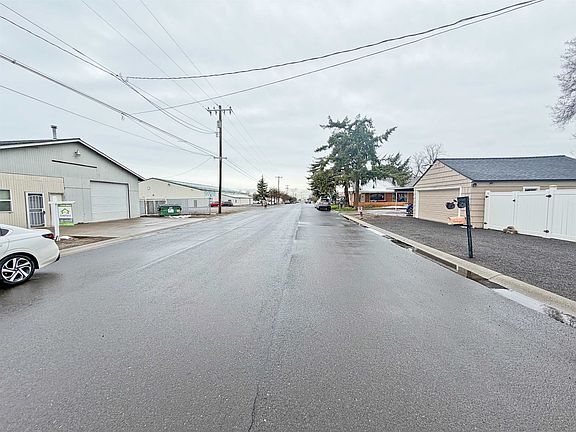 5th image of 1805 N Park Rd