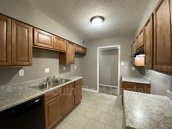 3rd image of 5732 Woodbourne Ct