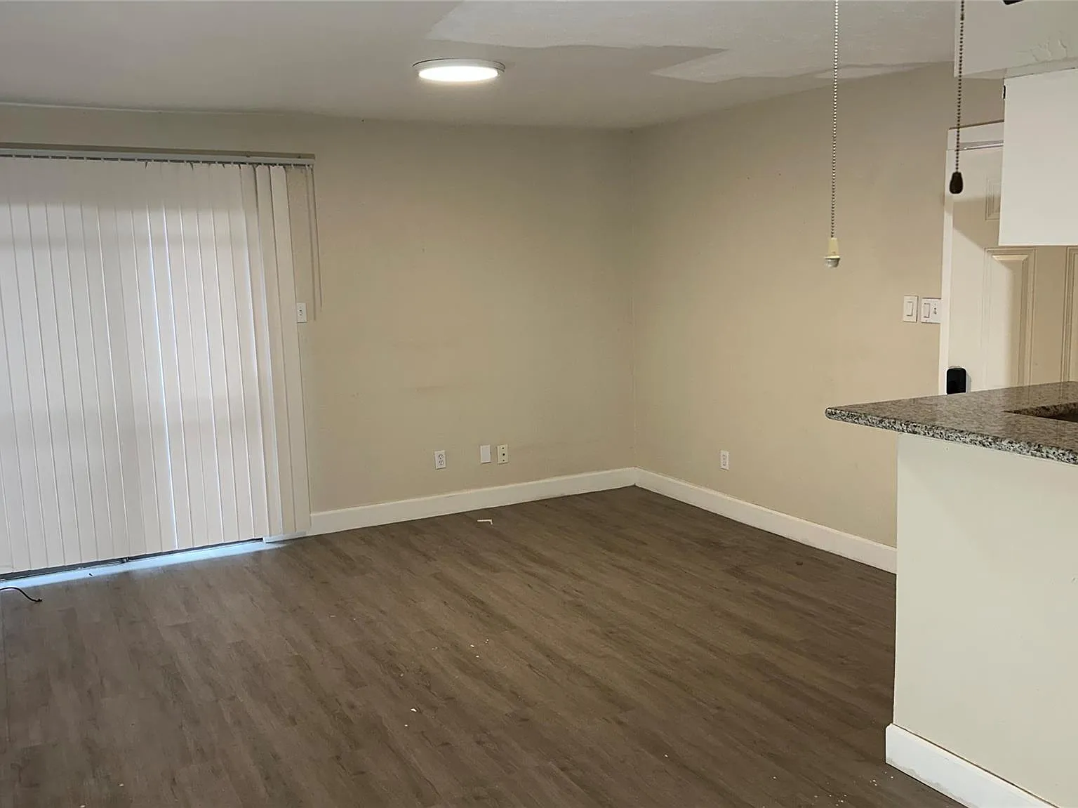 1 bed, 1.0 bath, 651 sqft, $1,200 — Photo 2
