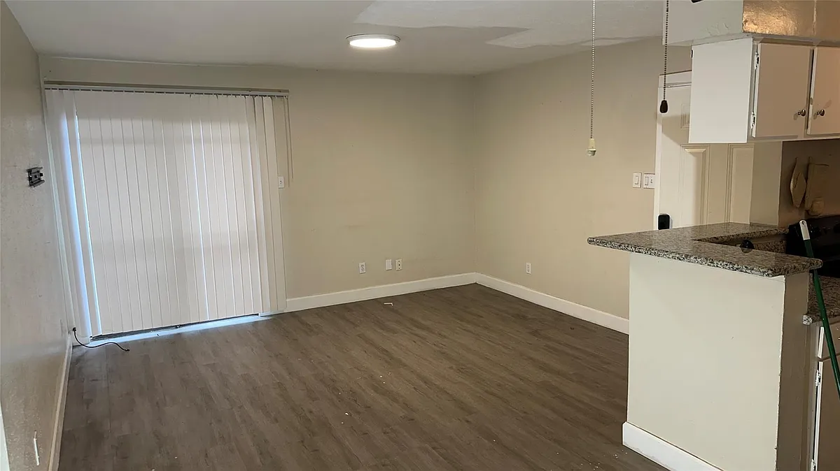 Building Photo - 9550 Deering Dr #405