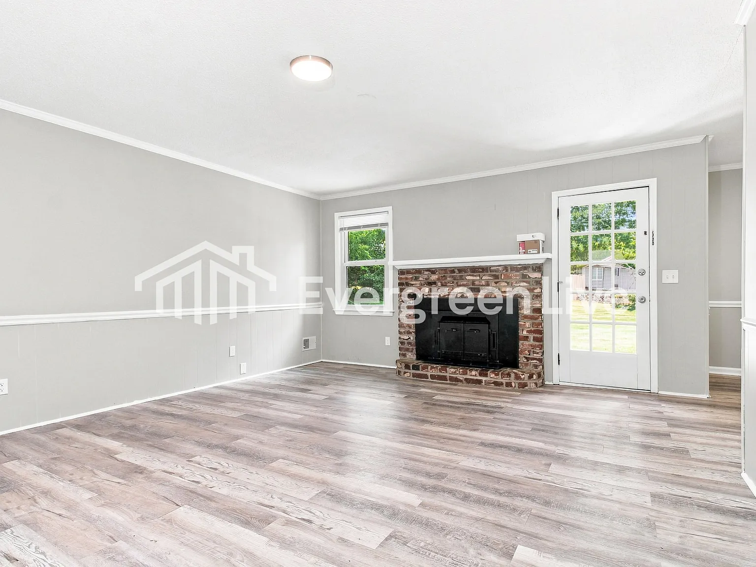 3 bed, 2.0 bath, 1333 sqft, $1,595 — Photo 3