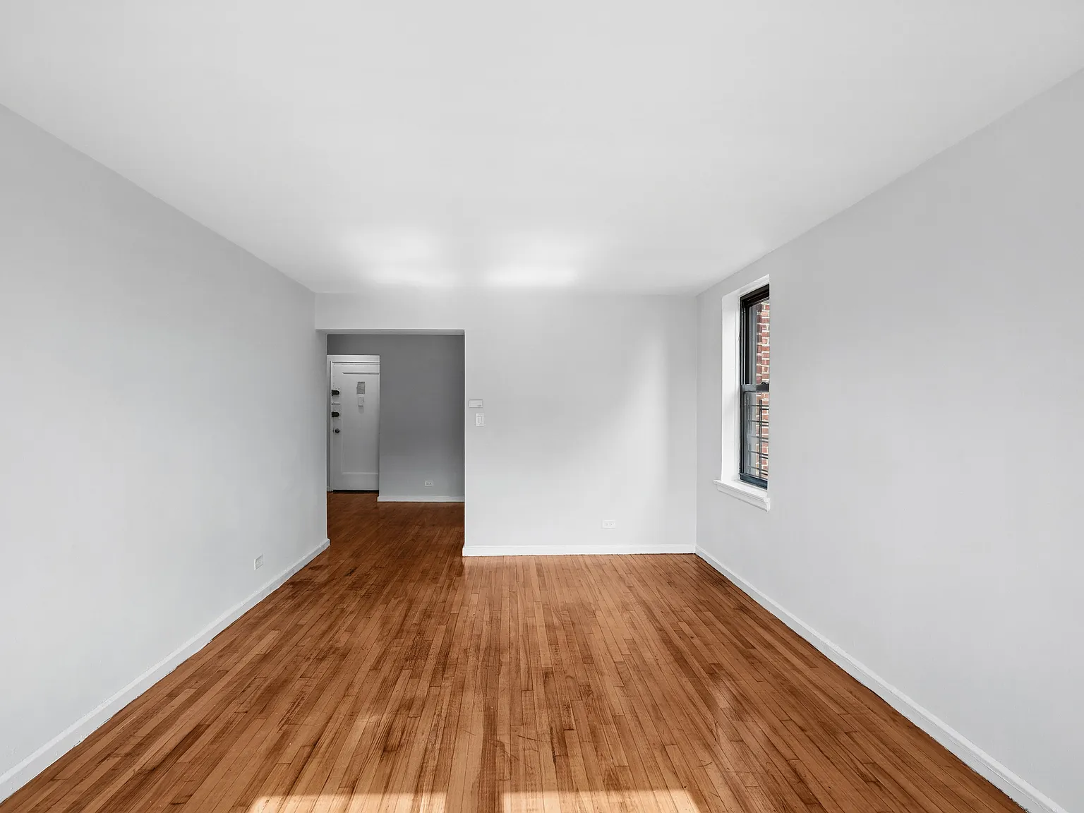 930 Sheridan Avenue — Photo 4