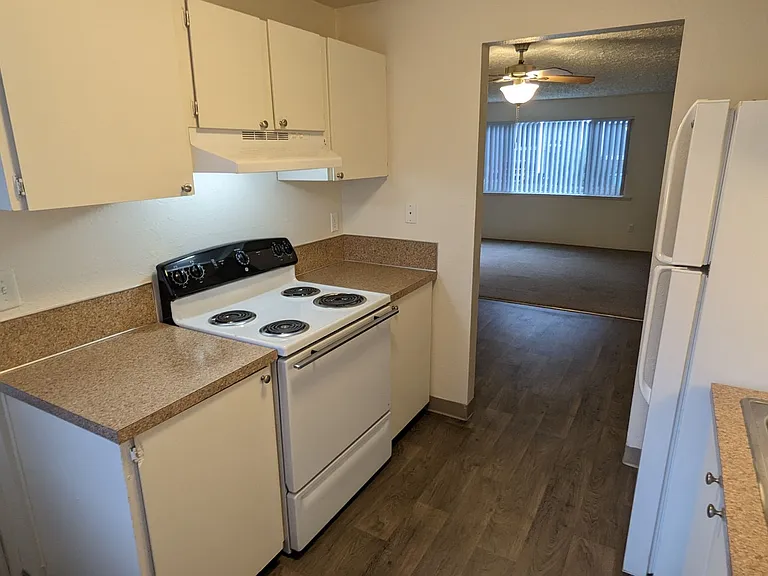 Royal Crest Townhomes — Photo 93