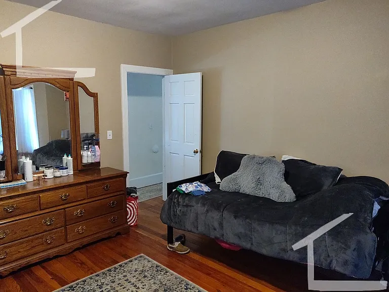 12 Middle St — Photo 13