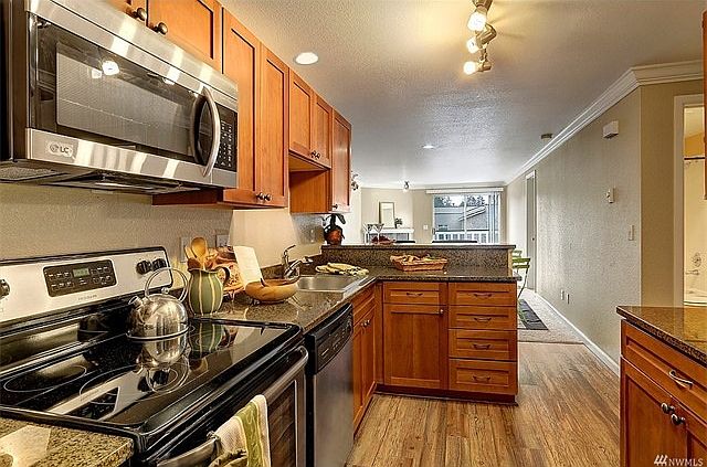 1st image of 1011 156th Ave NE Unit 304