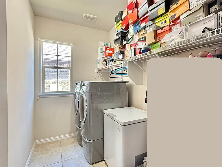 7430 Hidden Cove Ln — Photo 16