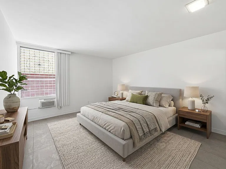 425 S Kenmore Ave #111 — Photo 5