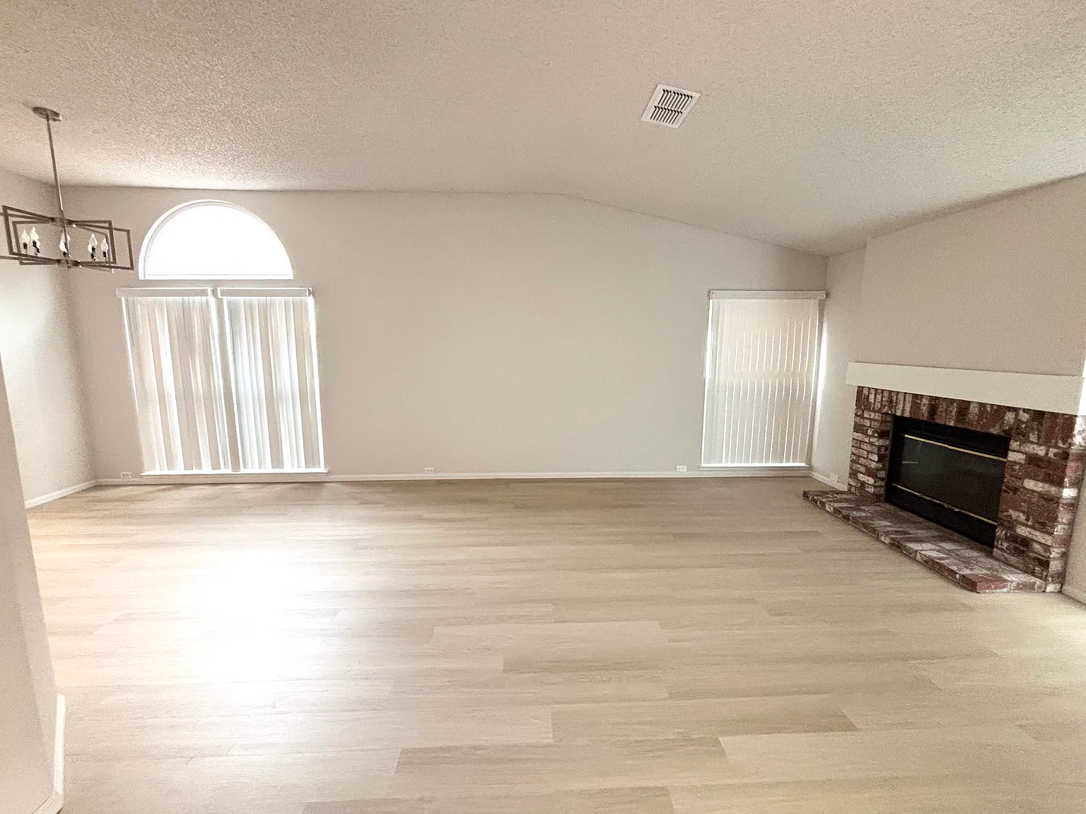 3 bed, 1614 sqft, $3,000 — Photo 2