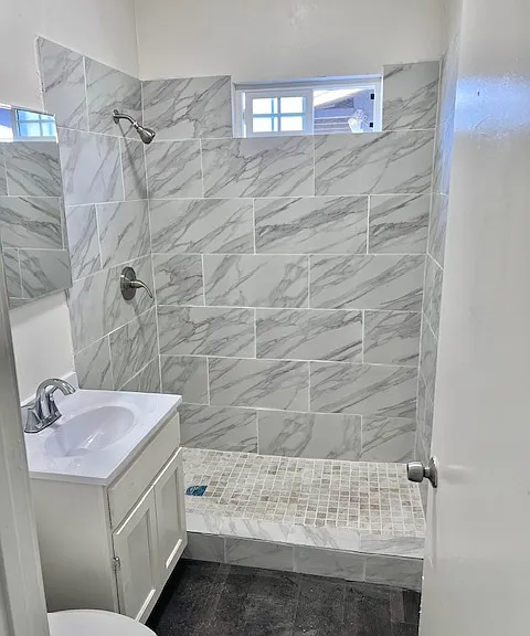 707 W 74th St #18 — Photo 8