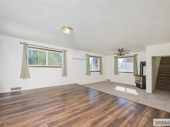 5th image of 385 Berrett Ave