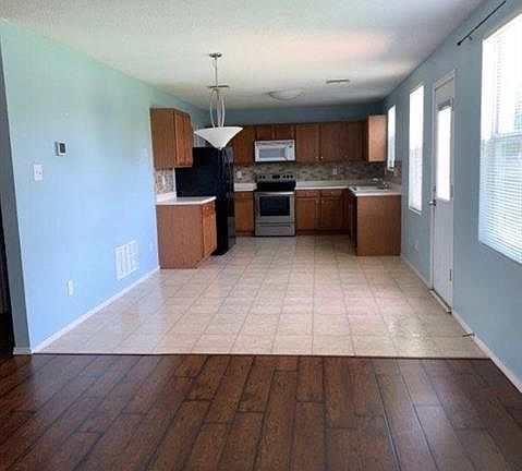 4th image of 5328 Devils River Dr