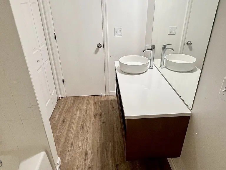 5560 Cresthaven Ln #B — Photo 5