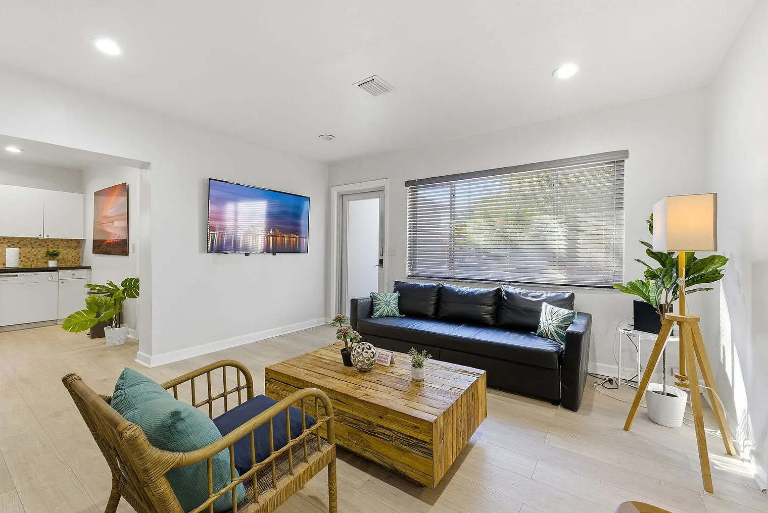4 bed, 3.0 bath, 2389 sqft, $10,128 — Photo 1