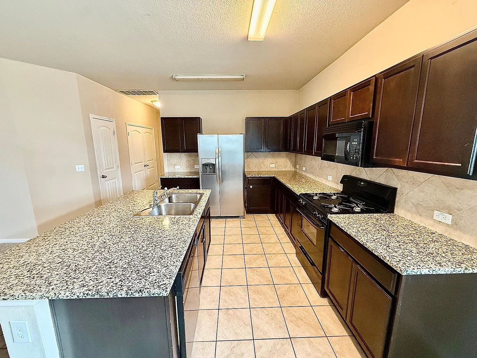 4 bed, 2.0 bath, 1732 sqft, $1,895 — Photo 4